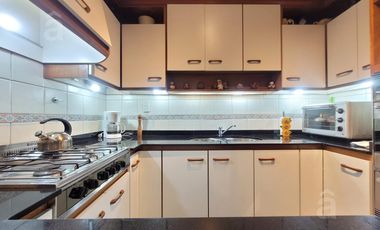 Casa 5 ambientes en Venta en Villa Ballester - Lote 418 m2 a 3 cuadras del centro comercial