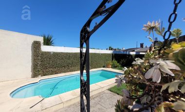 Casa 5 ambientes en Venta en Villa Ballester - Lote 418 m2 a 3 cuadras del centro comercial