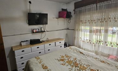 Casa 3 ambientes  en venta con retiro y jardín al fondo. EXCELENTE LOTE!!/ MONTE GRANDE