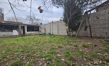 Casa 3 ambientes  en venta con retiro y jardín al fondo. EXCELENTE LOTE!!/ MONTE GRANDE