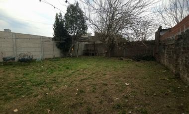 Casa 3 ambientes  en venta con retiro y jardín al fondo. EXCELENTE LOTE!!/ MONTE GRANDE