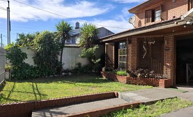 Casa con pileta dos dormitorios apto crédito