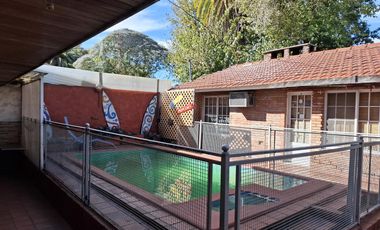 Casa con pileta dos dormitorios apto crédito