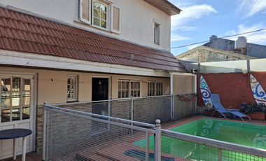 Casa con pileta dos dormitorios apto crédito