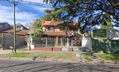 Casa con pileta dos dormitorios apto crédito