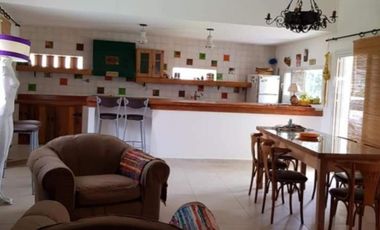 Casa en venta - 2 Dormitorios 2 Baños - La Lucila del Mar