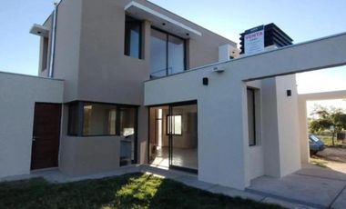 Casa en venta - 2 Dormitorios 3 Baños - Mendoza