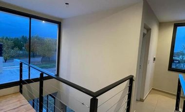 Casa en venta - 2 Dormitorios 3 Baños - Mendoza