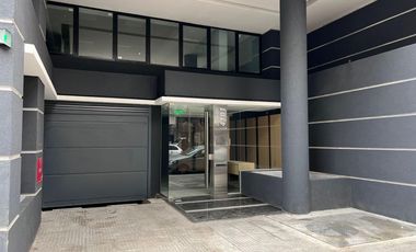 Local cerca de importante esquina - Apto varios destinos !