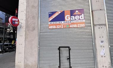 Local cerca de importante esquina - Apto varios destinos !