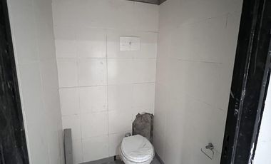 Local cerca de importante esquina - Apto varios destinos !