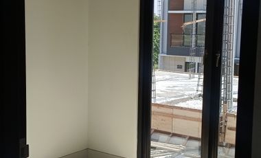 Dijual rumah 2 lantai dgn 3 kamar tidur free shm