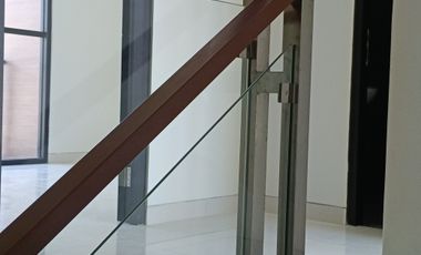 Dijual rumah 2 lantai dgn 3 kamar tidur free shm