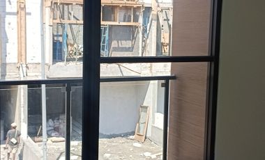 Dijual rumah 2 lantai dgn 3 kamar tidur free shm