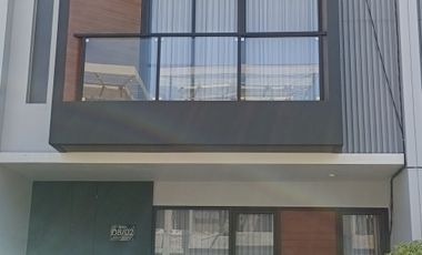 Dijual rumah 2 lantai dgn 3 kamar tidur free shm