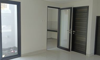 Dijual rumah 2 lantai dgn 3 kamar tidur free shm