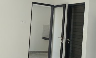 Dijual rumah 2 lantai dgn 3 kamar tidur free shm