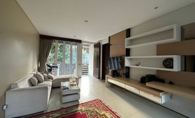 Dijual rumah elite lantai 2 lokasi gatot subroto barat