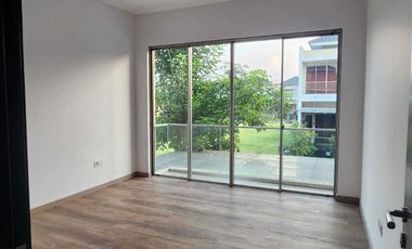 Sewa cepat Rumah Golf Island PIK Ukuran 10x20 HOEK dekat danauu cantik