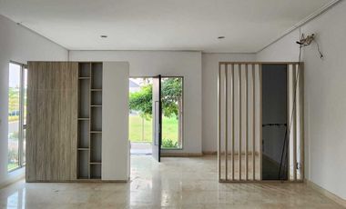 Sewa cepat Rumah Golf Island PIK Ukuran 10x20 HOEK dekat danauu cantik