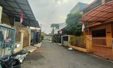 Jual Segera Rumah Siap Huni 1,5 Lantai di Taman Kota Jakarta Barat