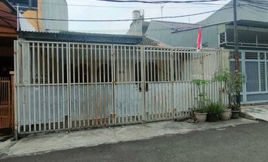 Jual Segera Rumah Siap Huni 1,5 Lantai di Taman Kota Jakarta Barat