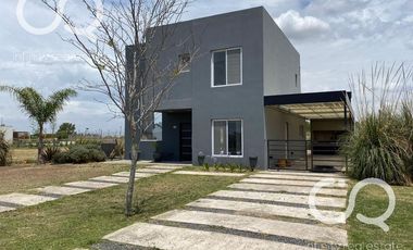 VENTA Casa en Área 10 - San Sebastián APTO CRÉDITO (ESCRITURABLE)