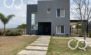 VENTA Casa en Área 10 - San Sebastián APTO CRÉDITO (ESCRITURABLE)