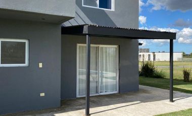 VENTA Casa en Área 10 - San Sebastián APTO CRÉDITO (ESCRITURABLE)