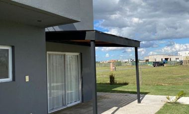 VENTA Casa en Área 10 - San Sebastián APTO CRÉDITO (ESCRITURABLE)