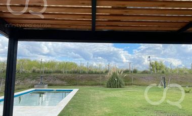 VENTA Casa en Área 10 - San Sebastián APTO CRÉDITO (ESCRITURABLE)