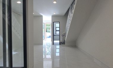 RUMAH Baruk Utara inner garden super lega area rungkut kompleks elit