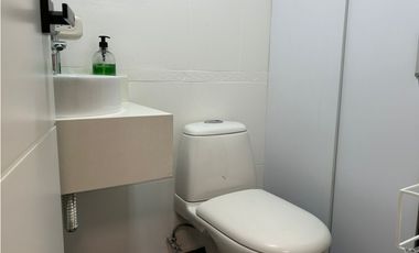 Vendo hermosa oficina 44 metros en Parques del Rio unidad cerrada