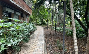 Vendo hermosa oficina 44 metros en Parques del Rio unidad cerrada