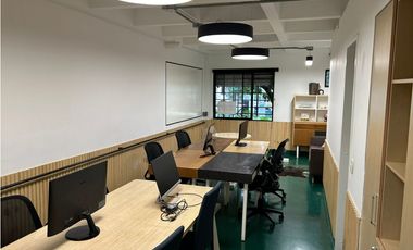 Vendo hermosa oficina 44 metros en Parques del Rio unidad cerrada