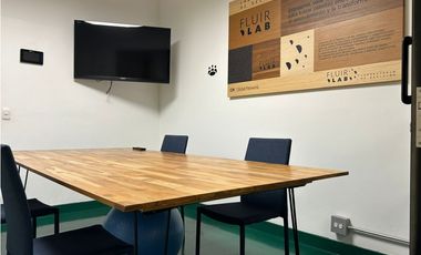 Vendo hermosa oficina 44 metros en Parques del Rio unidad cerrada