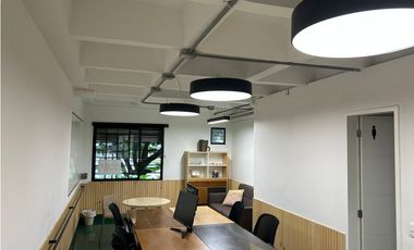 Vendo hermosa oficina 44 metros en Parques del Rio unidad cerrada