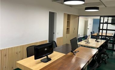 Vendo hermosa oficina 44 metros en Parques del Rio unidad cerrada