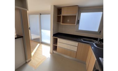 3 Ambientes al frente c/cochera