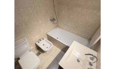 3 Ambientes al frente c/cochera