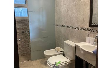 CASA Calle 48 Casi COSTANERA (3 PLANTAS)