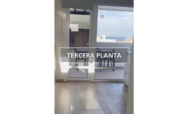 CASA Calle 48 Casi COSTANERA (3 PLANTAS)