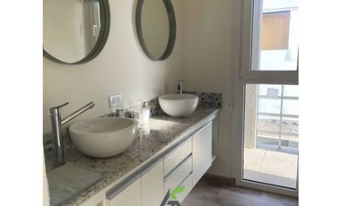 CASA Calle 48 Casi COSTANERA (3 PLANTAS)