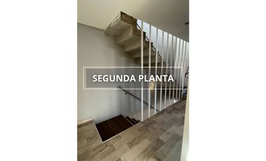 CASA Calle 48 Casi COSTANERA (3 PLANTAS)