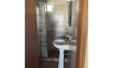 CASA amplia + 2 Dptos (Calle 35 e/30 y 32)