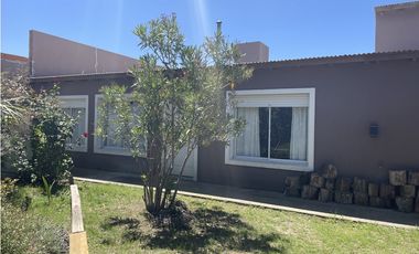 CASA amplia + 2 Dptos (Calle 35 e/30 y 32)