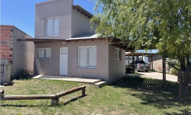 CASA amplia + 2 Dptos (Calle 35 e/30 y 32)