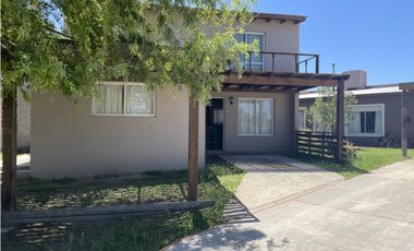 CASA amplia + 2 Dptos (Calle 35 e/30 y 32)