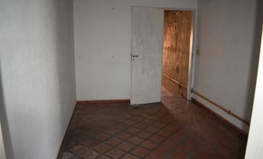 Casa + Dpto + Local  Calle 5 entre 24 y Av26