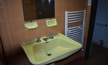 Casa + Dpto + Local  Calle 5 entre 24 y Av26